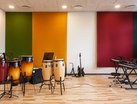 fraster, filt, felt cover, rumafskærmning, roomdivider, akustik, uld filt, inspiration, design, indretning, afskærmning, filtgardin, anne trolles skole